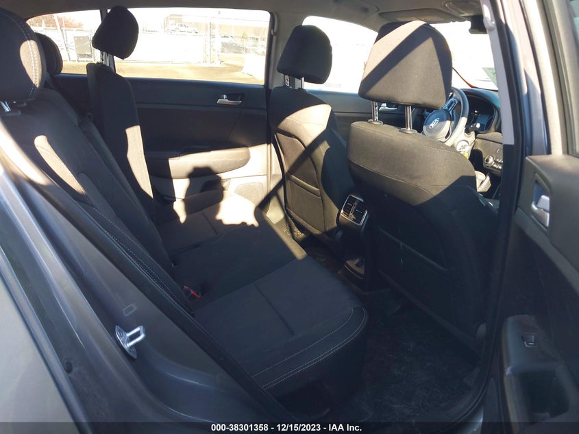 VIN KNDPMCAC4K7552219 2019 KIA SPORTAGE LX