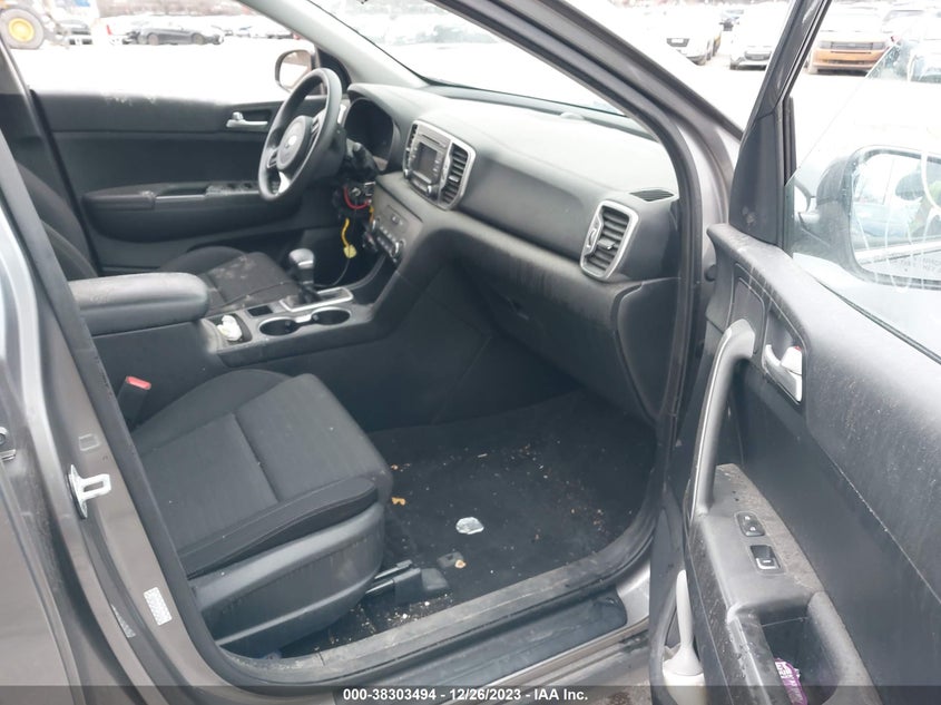 VIN KNDPMCAC8J7366360 2018 KIA SPORTAGE LX