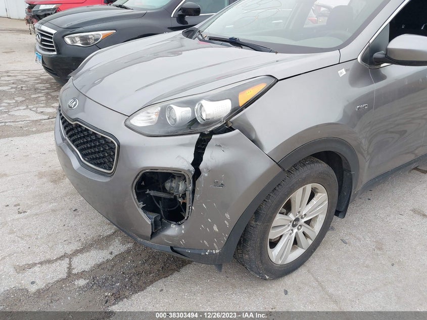 VIN KNDPMCAC8J7366360 2018 KIA SPORTAGE LX