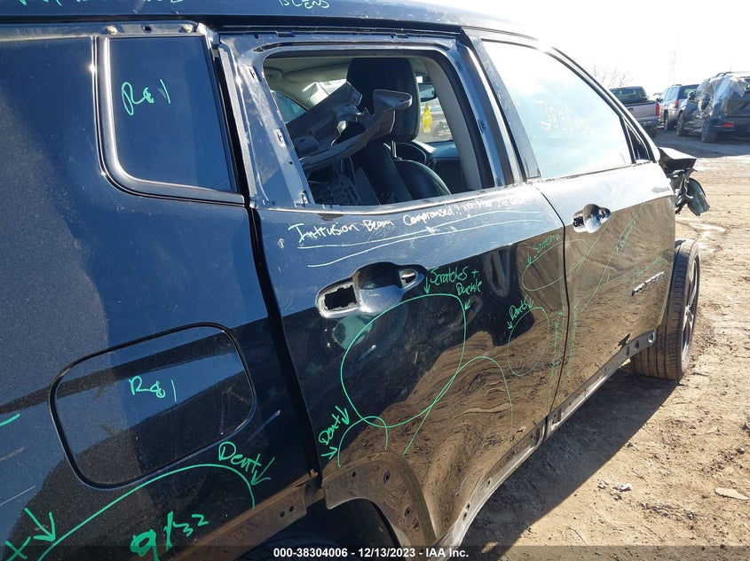 VIN 3C4NJDBB3JT325447 2018 JEEP COMPASS LATITUDE