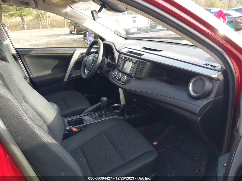 VIN JTMBFREV6JD229759 2018 TOYOTA RAV4 LE