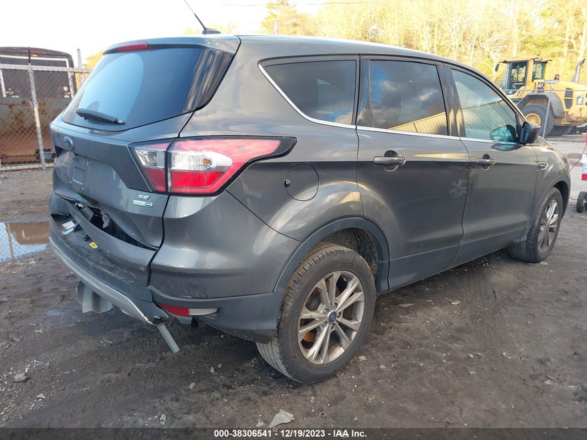 VIN 1FMCU9GD8HUC82208 2017 FORD ESCAPE SE