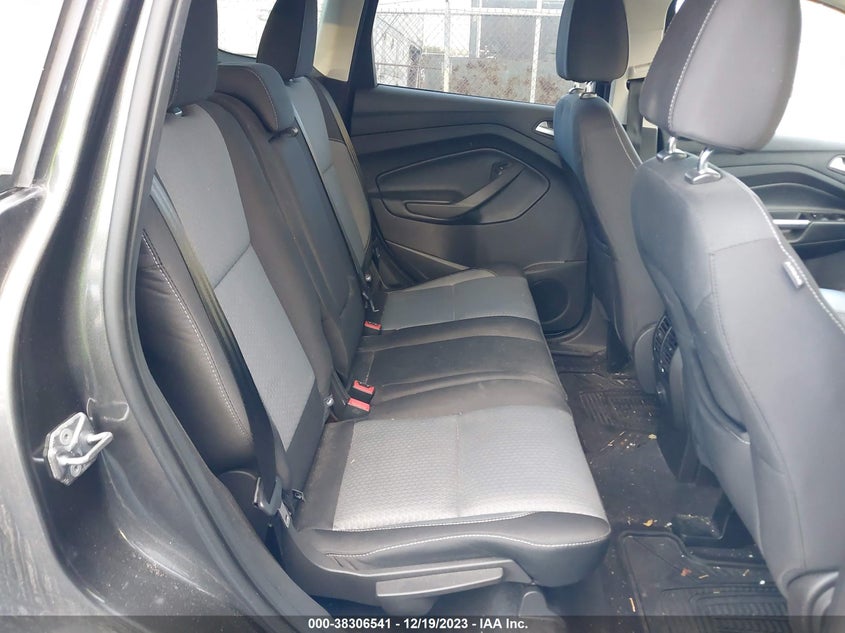 VIN 1FMCU9GD8HUC82208 2017 FORD ESCAPE SE