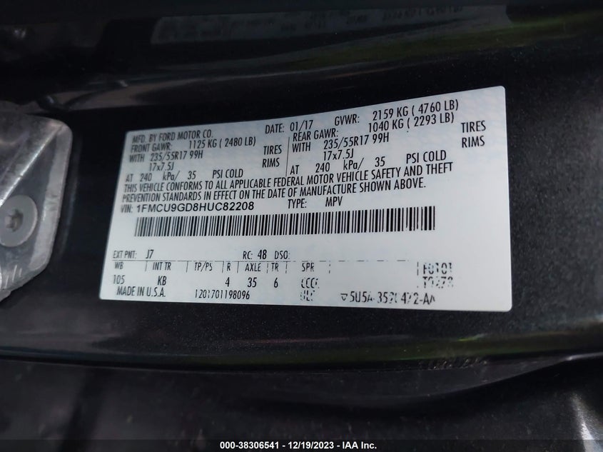VIN 1FMCU9GD8HUC82208 2017 FORD ESCAPE SE
