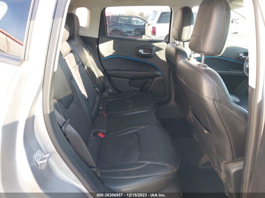 VIN 3C4NJCBB8JT408611 2018 JEEP COMPASS LATITUDE FWD