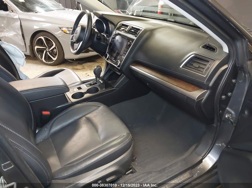 VIN 4S4BSANC7K3235102 2019 SUBARU OUTBACK 2.5I LIMITED