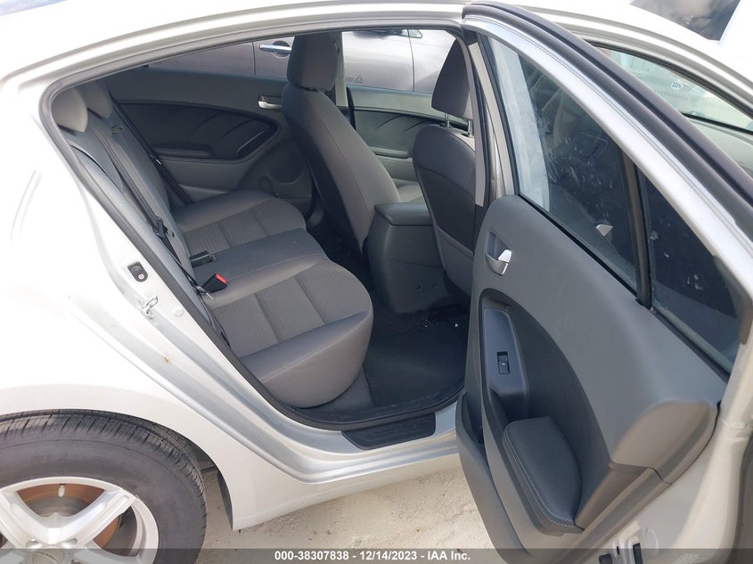 VIN 3KPFL4A72HE025294 2017 KIA FORTE LX