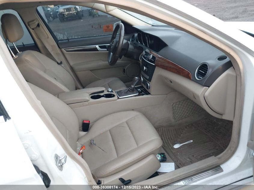2013 MERCEDES-BENZ C 300 LUXURY 4MATIC/SPORT 4MATIC - WDDGF8AB2DR258555