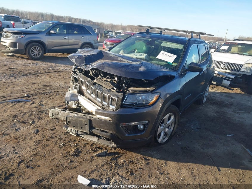 VIN 3C4NJDBB1JT366093 2018 JEEP COMPASS LATITUDE 4X4