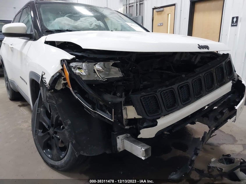 VIN 3C4NJDBBXJT433693 2018 JEEP COMPASS ALTITUDE 4X4