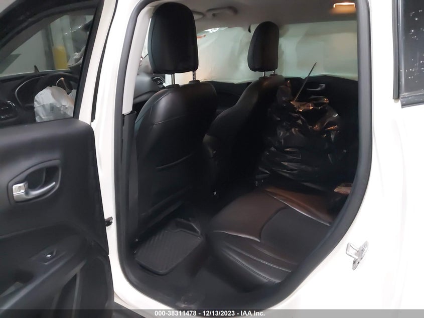 VIN 3C4NJDBBXJT433693 2018 JEEP COMPASS ALTITUDE 4X4