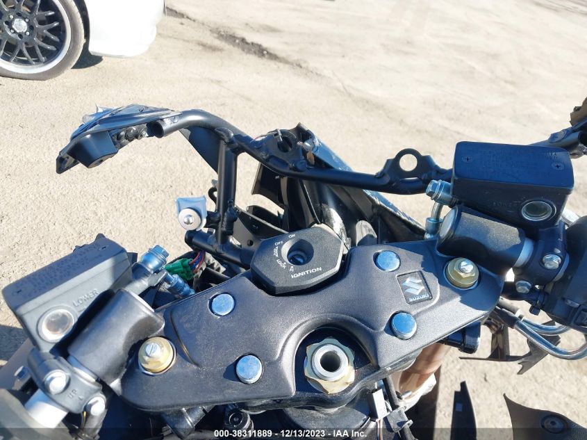 VIN JS1GX72B4K7100480 2019 SUZUKI GSX1300 RA