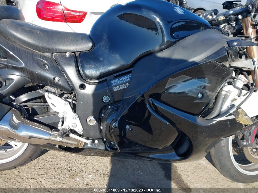 VIN JS1GX72B4K7100480 2019 SUZUKI GSX1300 RA