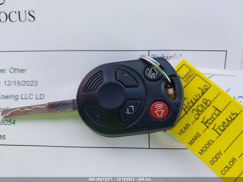 VIN 1FADP3FE7JL331777 2018 FORD FOCUS SE