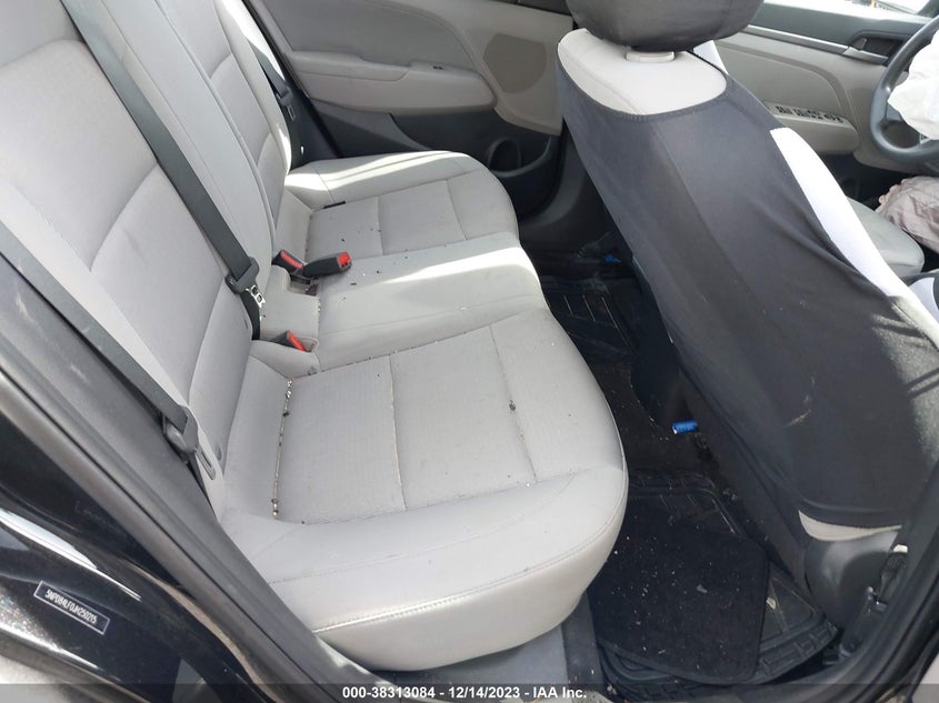 VIN 5NPD84LF0JH250215 2018 HYUNDAI ELANTRA SEL