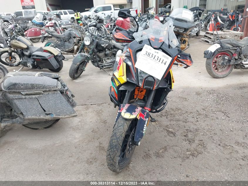 2022 KTM 1290 SUPER ADVENTURE S - VBKV79407NM951164