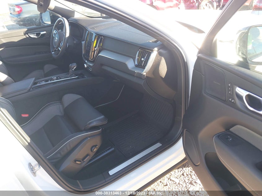 VIN YV4102DM7L1559800 2020 VOLVO XC60 T5 R-DESIGN
