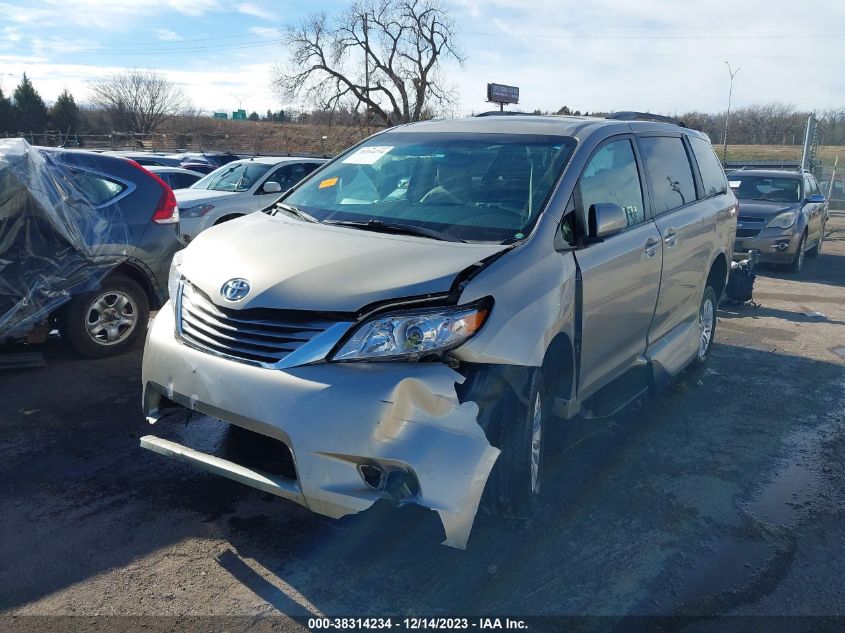 5TDYZ3DC0HS786745 2017 TOYOTA SIENNA, photo no. 2