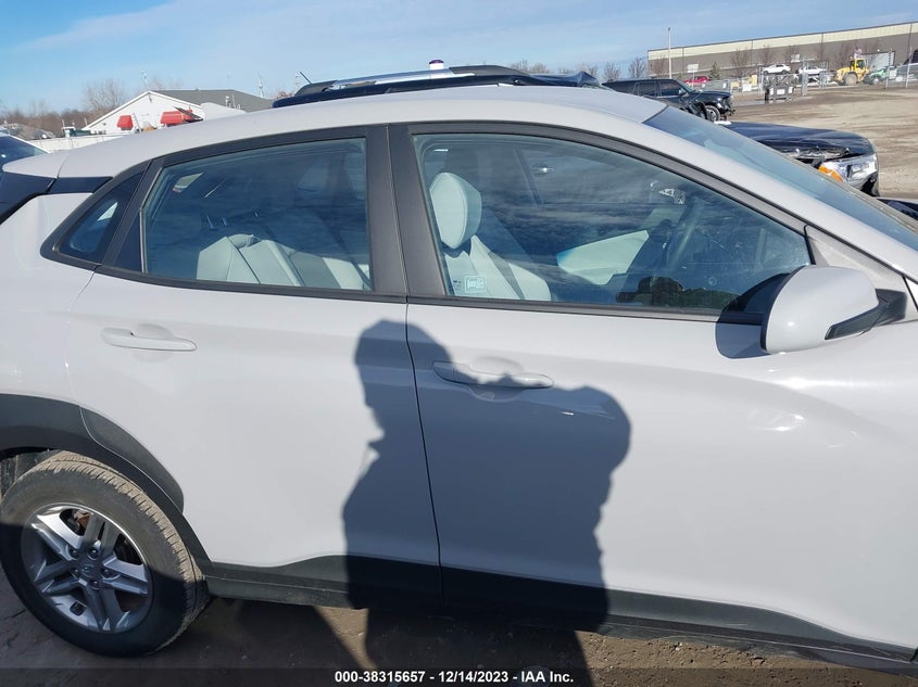 VIN KM8K22AB7NU770609 2022 HYUNDAI KONA SE