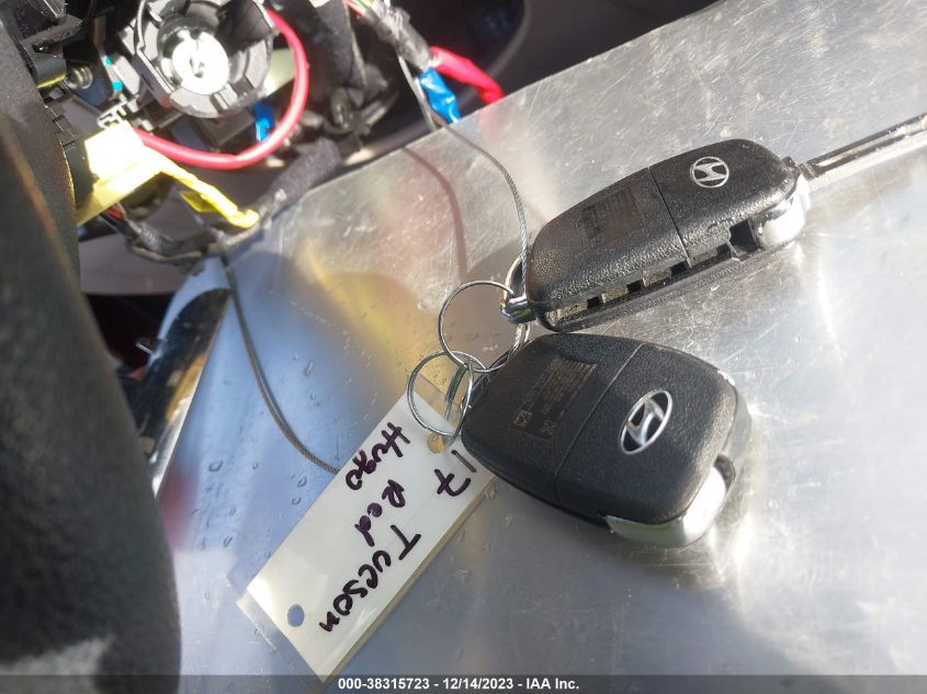 2017 HYUNDAI TUCSON SE - KM8J33A43HU460400