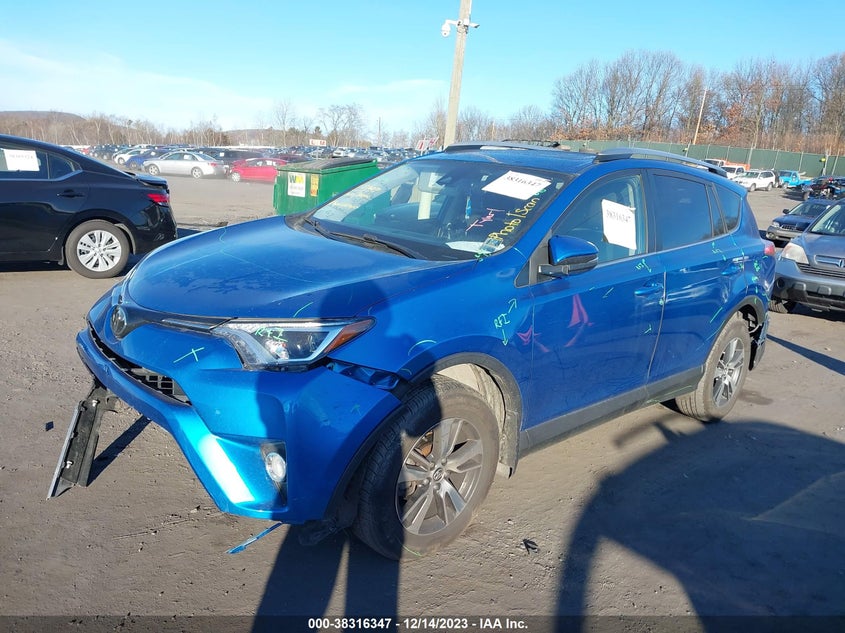 VIN JTMRFREV0JJ744482 2018 TOYOTA RAV4 XLE