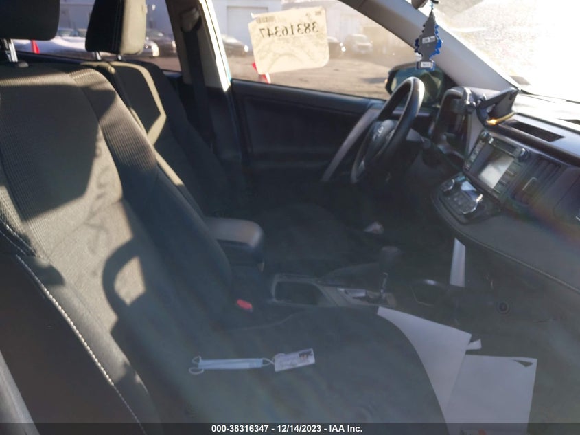 VIN JTMRFREV0JJ744482 2018 TOYOTA RAV4 XLE