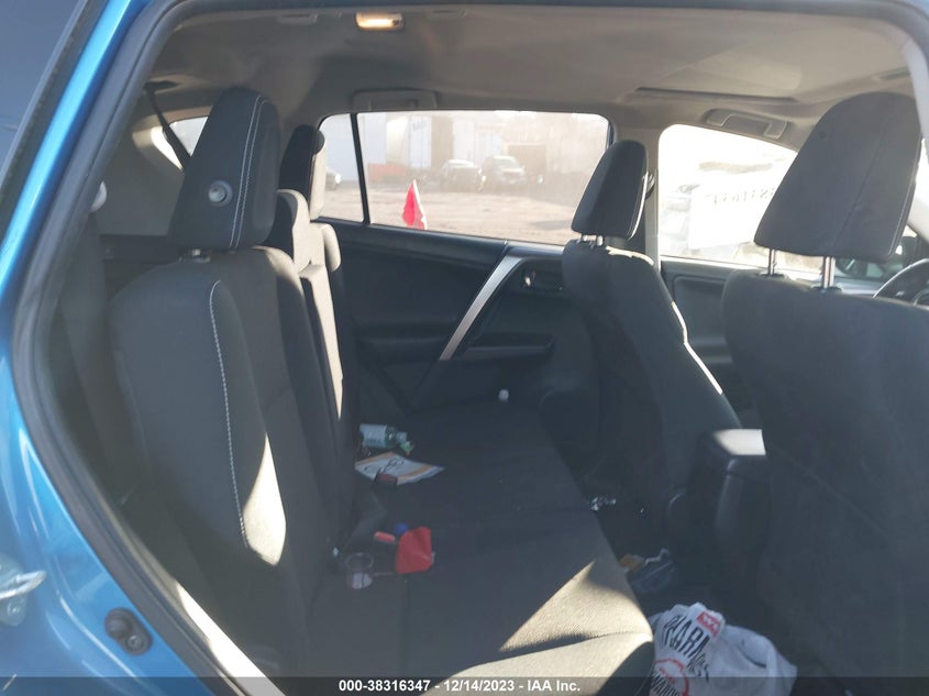 VIN JTMRFREV0JJ744482 2018 TOYOTA RAV4 XLE