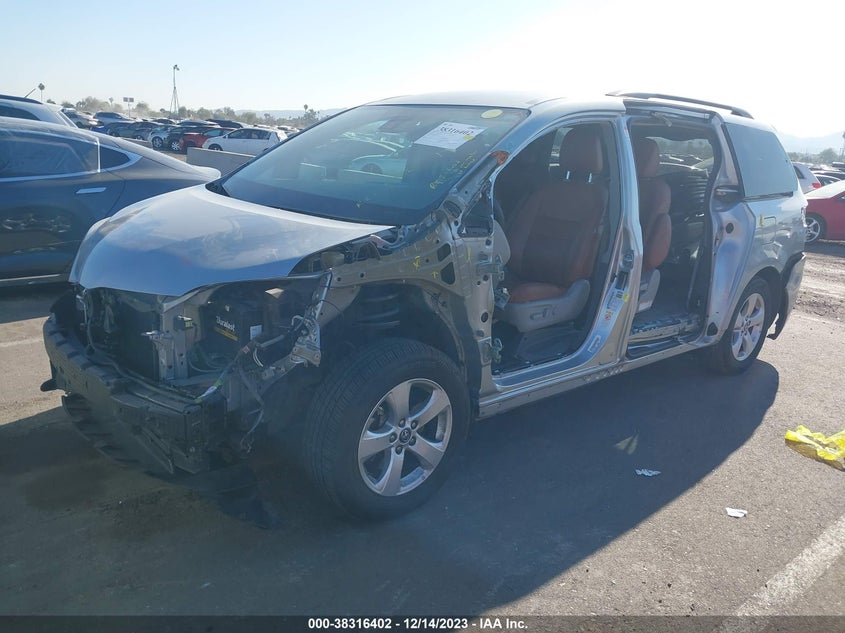 VIN 5TDKZ3DCXJS937022 2018 TOYOTA SIENNA LE 8 PASSENGER