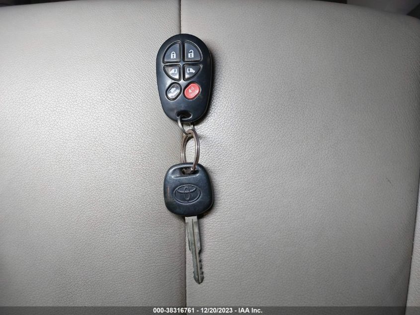 2013 TOYOTA SIENNA XLE - 5TDYK3DC3DS359008