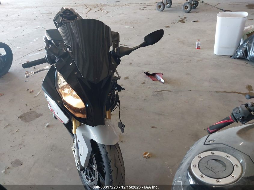 2019 BMW S 1000 RR - WB10D6004KZ711848
