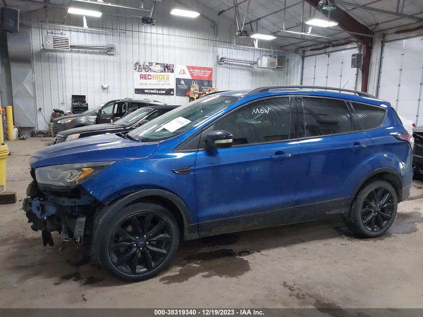 VIN 1FMCU9J99HUE08533 2017 FORD ESCAPE TITANIUM