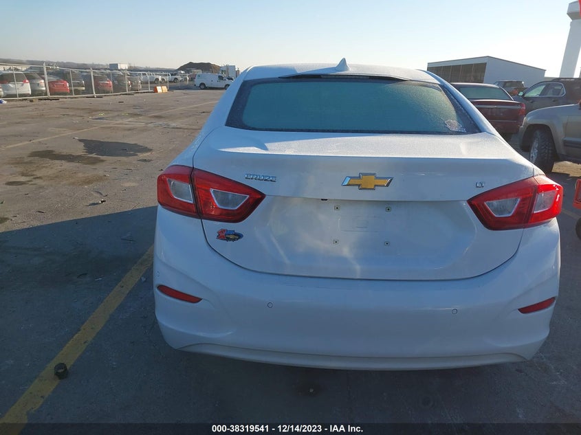 VIN 1G1BE5SM9J7242519 2018 CHEVROLET CRUZE LT AUTO