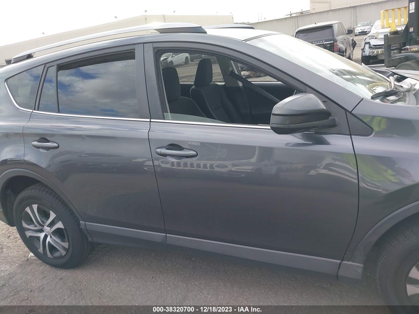 VIN JTMZFREV7HJ715975 2017 TOYOTA RAV4 LE