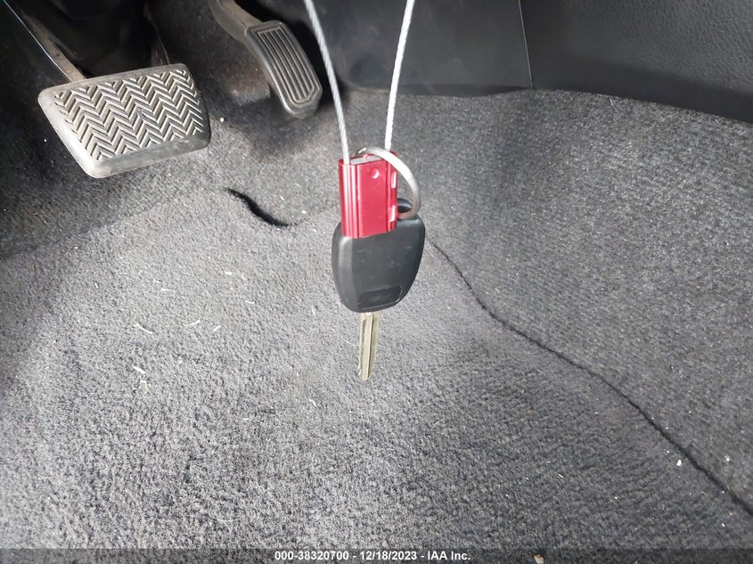 VIN JTMZFREV7HJ715975 2017 TOYOTA RAV4 LE