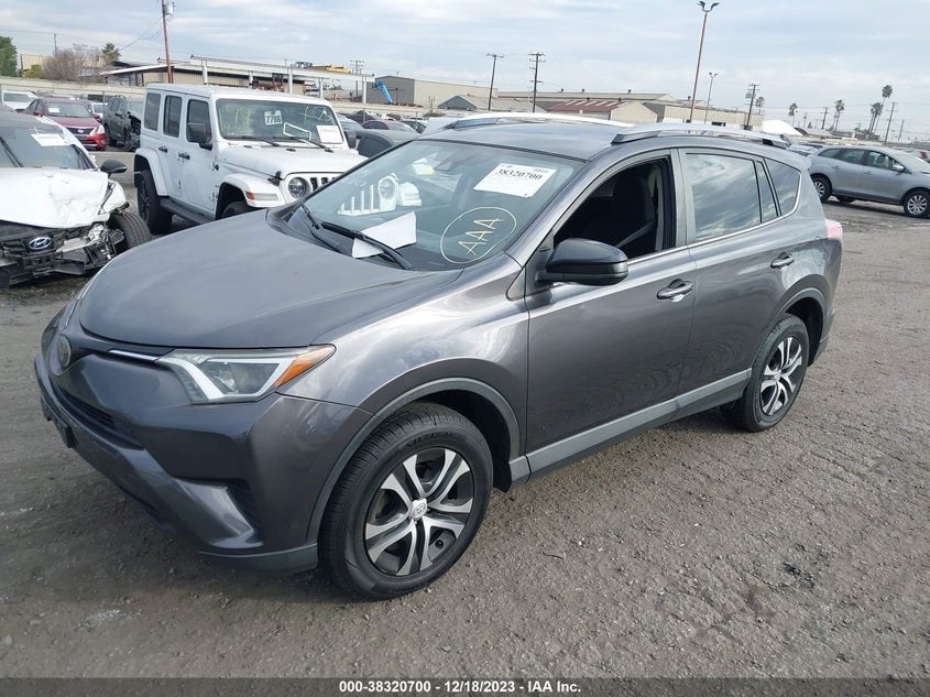 VIN JTMZFREV7HJ715975 2017 TOYOTA RAV4 LE