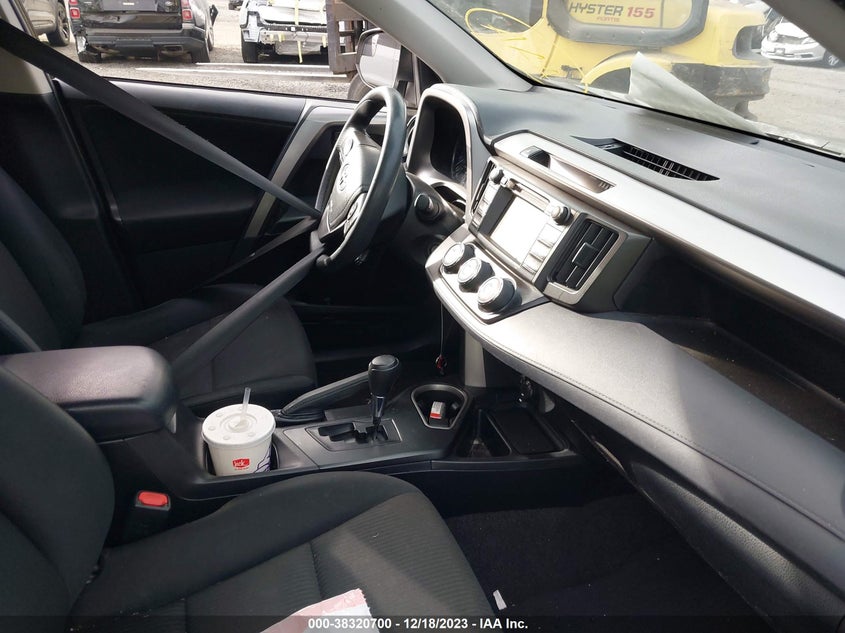 VIN JTMZFREV7HJ715975 2017 TOYOTA RAV4 LE