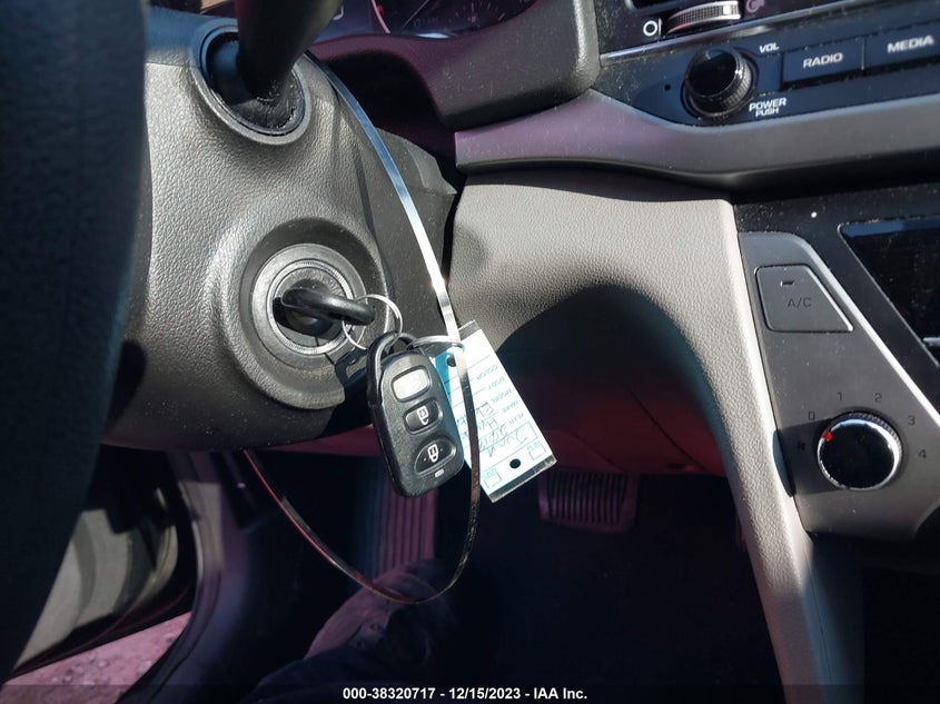 VIN 5NPD84LF2JH235604 2018 HYUNDAI ELANTRA SEL