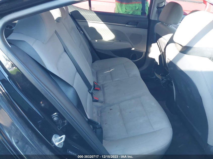 VIN 5NPD84LF2JH235604 2018 HYUNDAI ELANTRA SEL