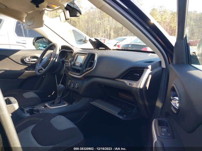 VIN 1C4PJLCBXJD524406 2018 JEEP CHEROKEE LATITUDE