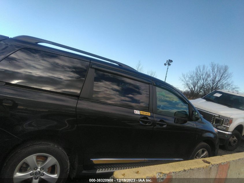 5TDKZ3DC3JS932342 2018 TOYOTA SIENNA, photo no. 13