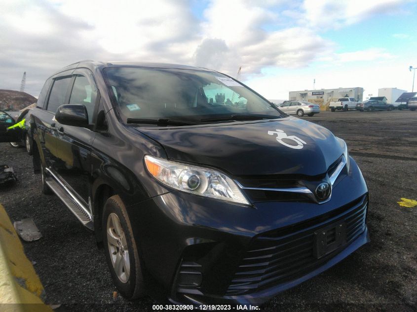 5TDKZ3DC3JS932342 2018 TOYOTA SIENNA, photo no. 1