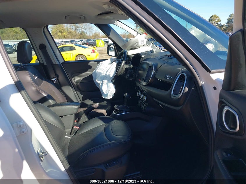 VIN ZFBCFADH7JZ040545 2018 FIAT 500L TREKKING