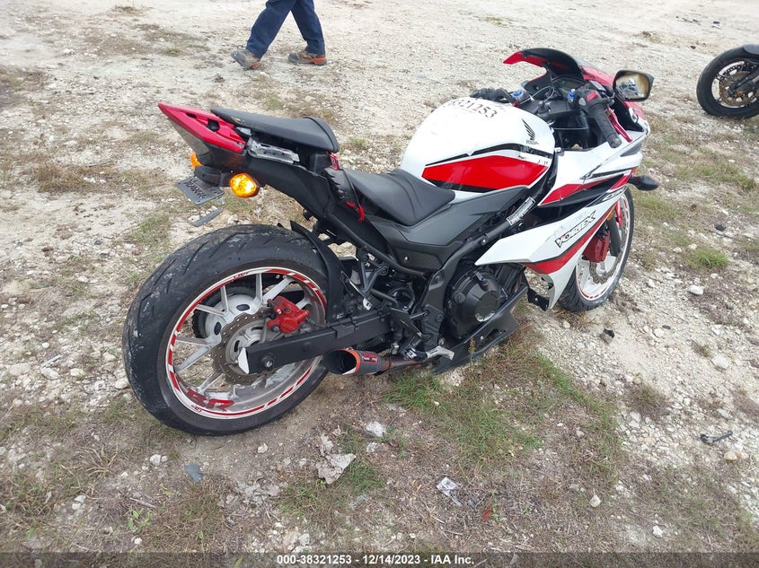 VIN MLHPC441XJ5500023 2018 HONDA CBR500 R