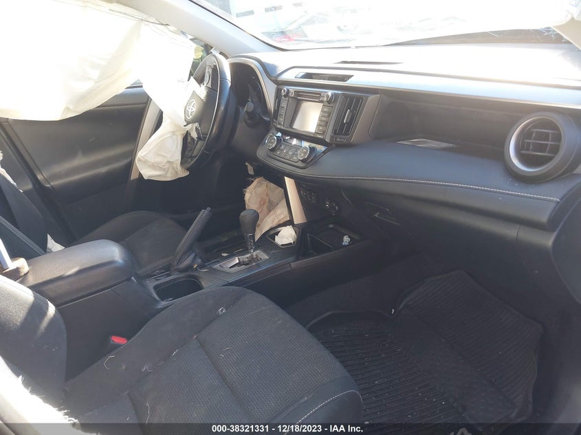 VIN JTMRFREV8JD254614 2018 TOYOTA RAV4 ADVENTURE/XLE