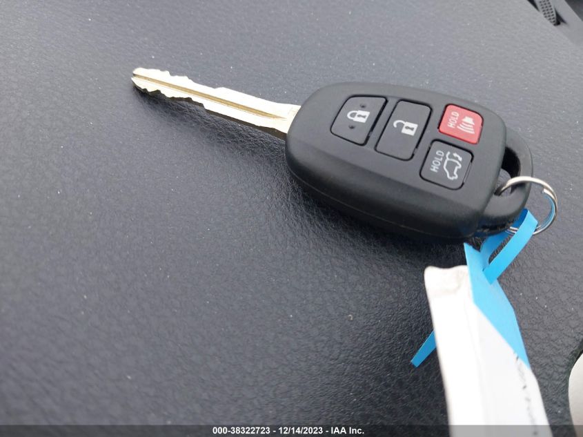 2015 TOYOTA RAV4 XLE - JTMRFREV7FD133435