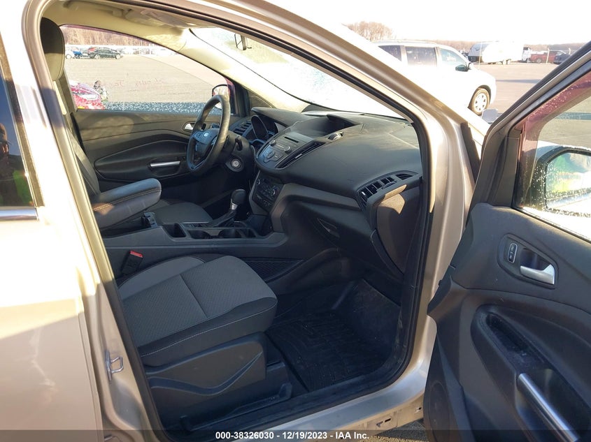 VIN 1FMCU0GD6HUB58871 2017 FORD ESCAPE SE