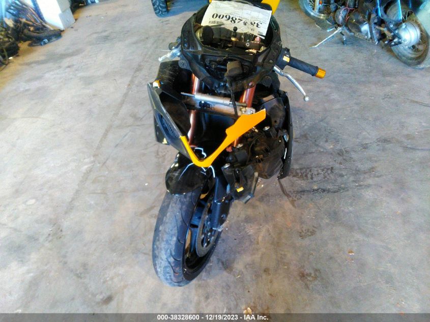 2005 SUZUKI GSX-R1000 - JS1GT76A252107829