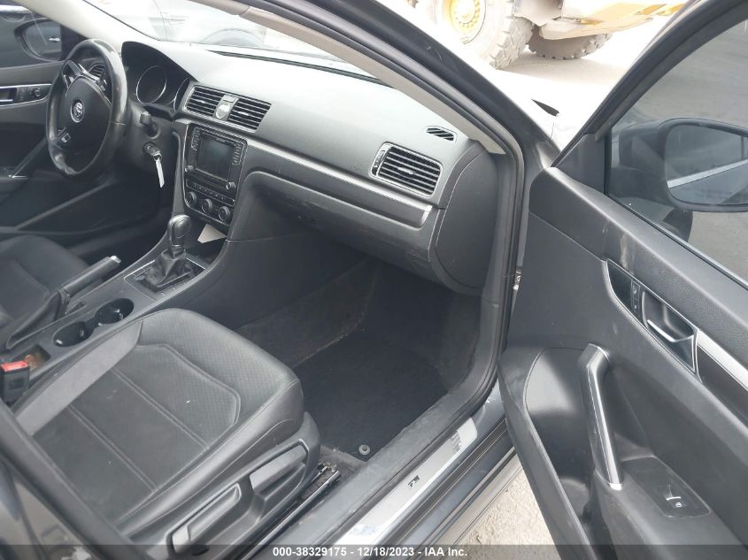 2017 VOLKSWAGEN PASSAT 1.8T R-LINE - 1VWDT7A39HC060893