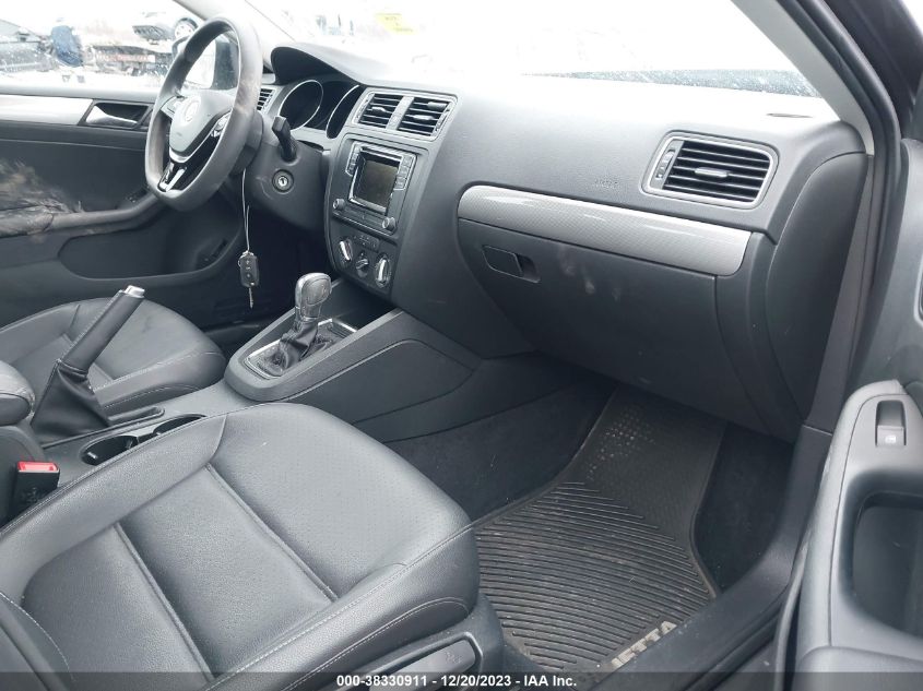 2018 VOLKSWAGEN JETTA SE/WOLFSBURG - 3VWDB7AJ1JM237801