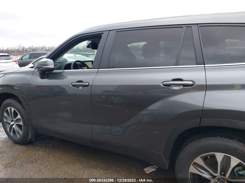 VIN 5TDKDRBH4PS014818 2023 TOYOTA HIGHLANDER XLE
